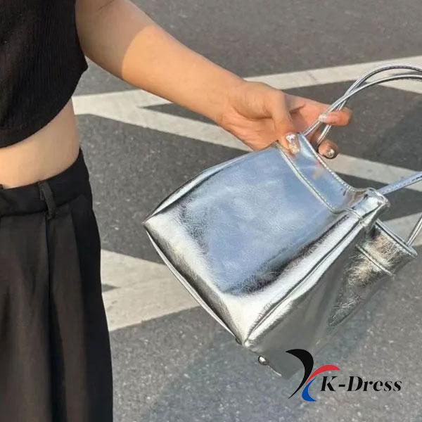 Lesklá stříbrná taška (1 barva)