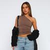 Einfarbiges, rückenfreies Tanktop mit einer Schulter und Bonbonfarbe, eng anliegend, sexy, ärmellos, halslos, schmales, lässiges Top