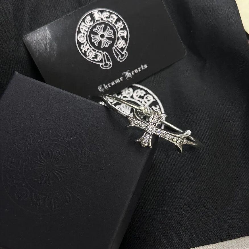 Offenes Armband Herren und Damen Trendig Vielseitig Klassisch Kreuz Blume Retro Armband