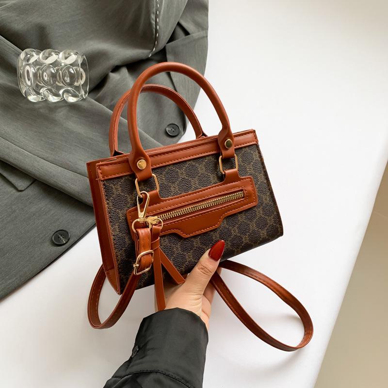 

Женская сумочка 2025 новая модная ретро маленькая квадратная сумка текстурная нишевая красивая инс на плечо сумка-мессенджер