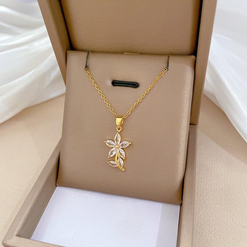 Leaf Flower Light Luxury Temperament Gorgeous Full Diamond Necklace Female Versatile Collarbone Chain Titanium Steel Chain