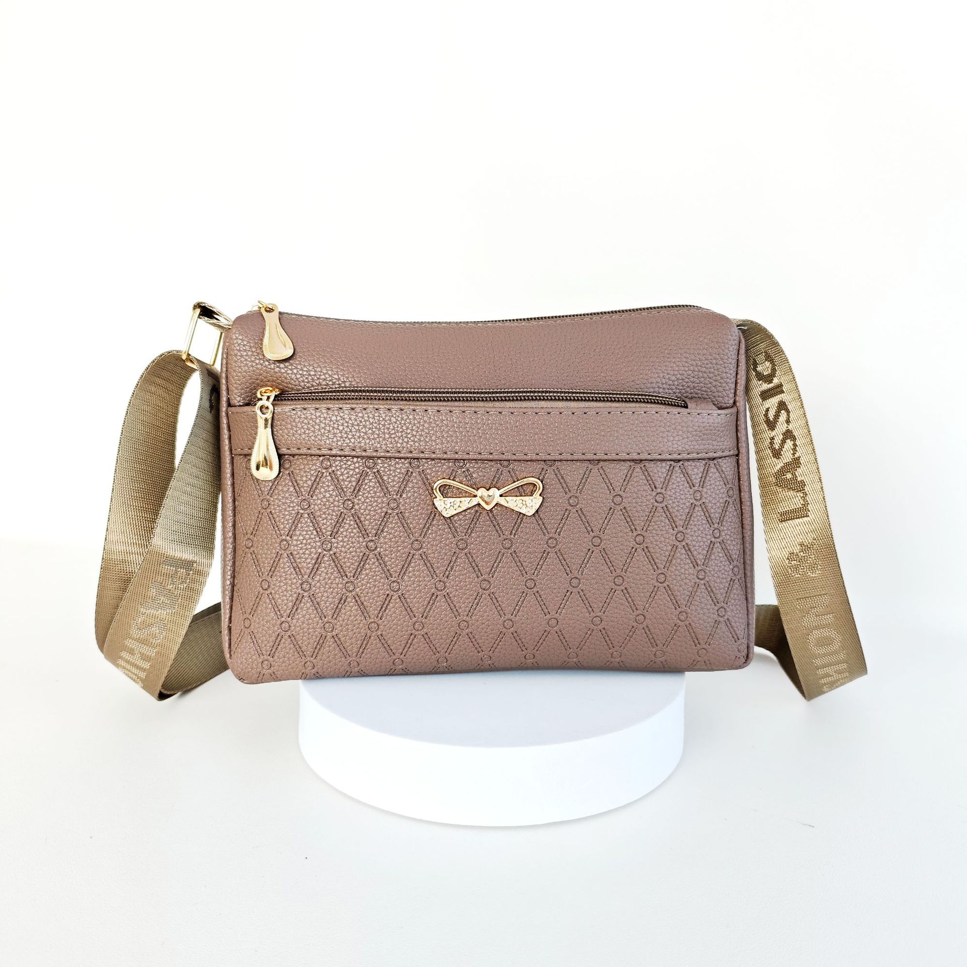 

Bags are new in summer, women s bags are fashionable and versatile, large-capacity messenger bags, middle-aged multi-compartment practical сіро-коричневий