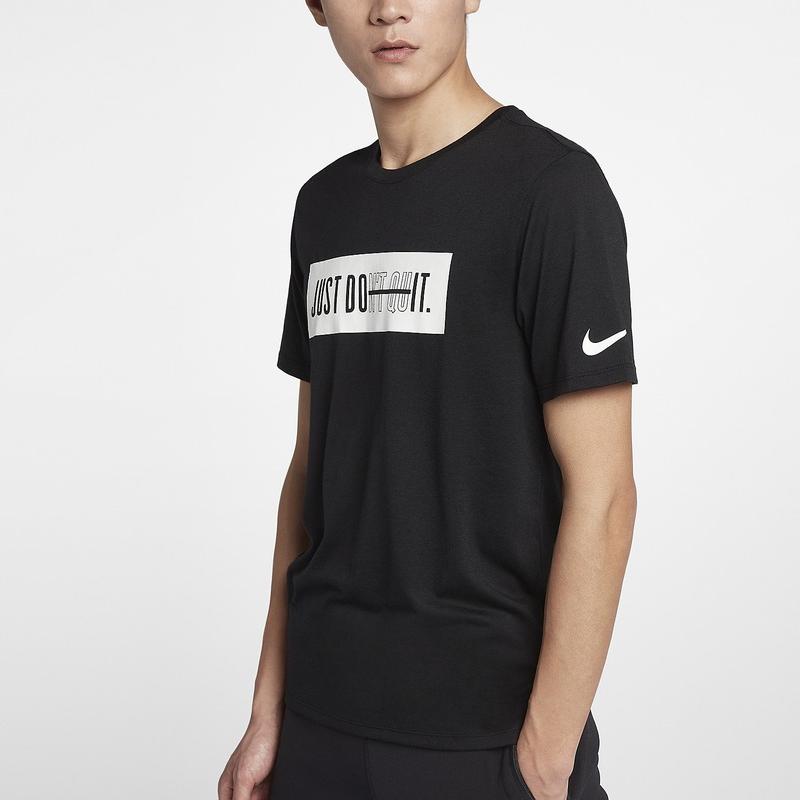 Nike Round Neck Regular Fit Solid Color Embroidered Badge Short Sleeve T-Shirt Men T-Shirts Black 923543-010