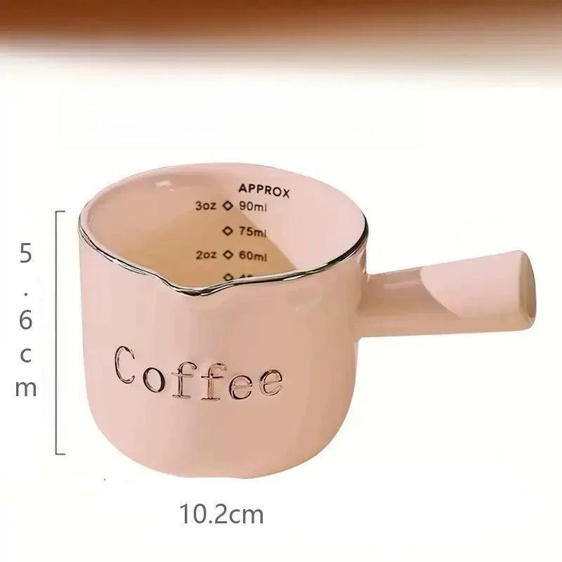 

Vintage Cream Ceramic Espresso Measuring Cup with Handle Reusable Espresso Milk Jug Coffee Extraction Cup рожевий