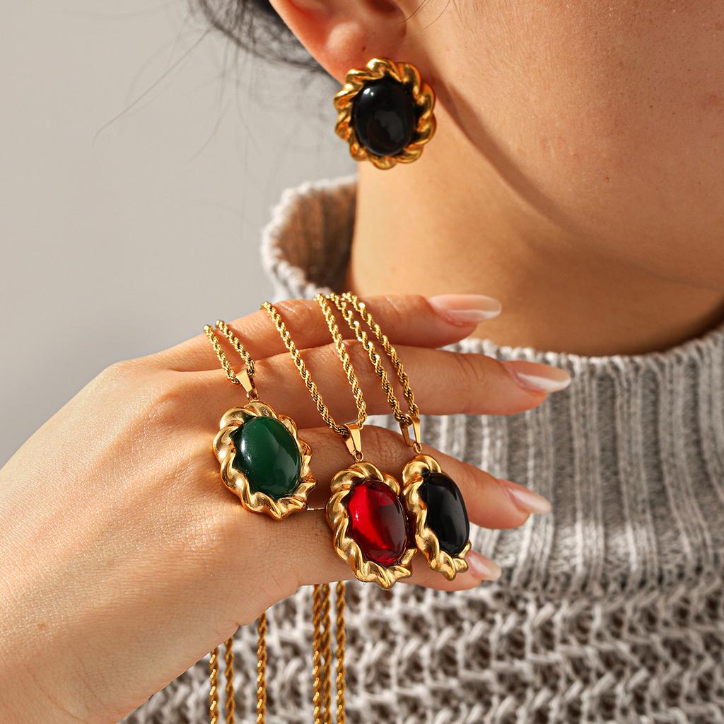 French Vintage Half-Set Gemstone Jewelry Set Minimalist Pendant Necklace And Elegant Earrings