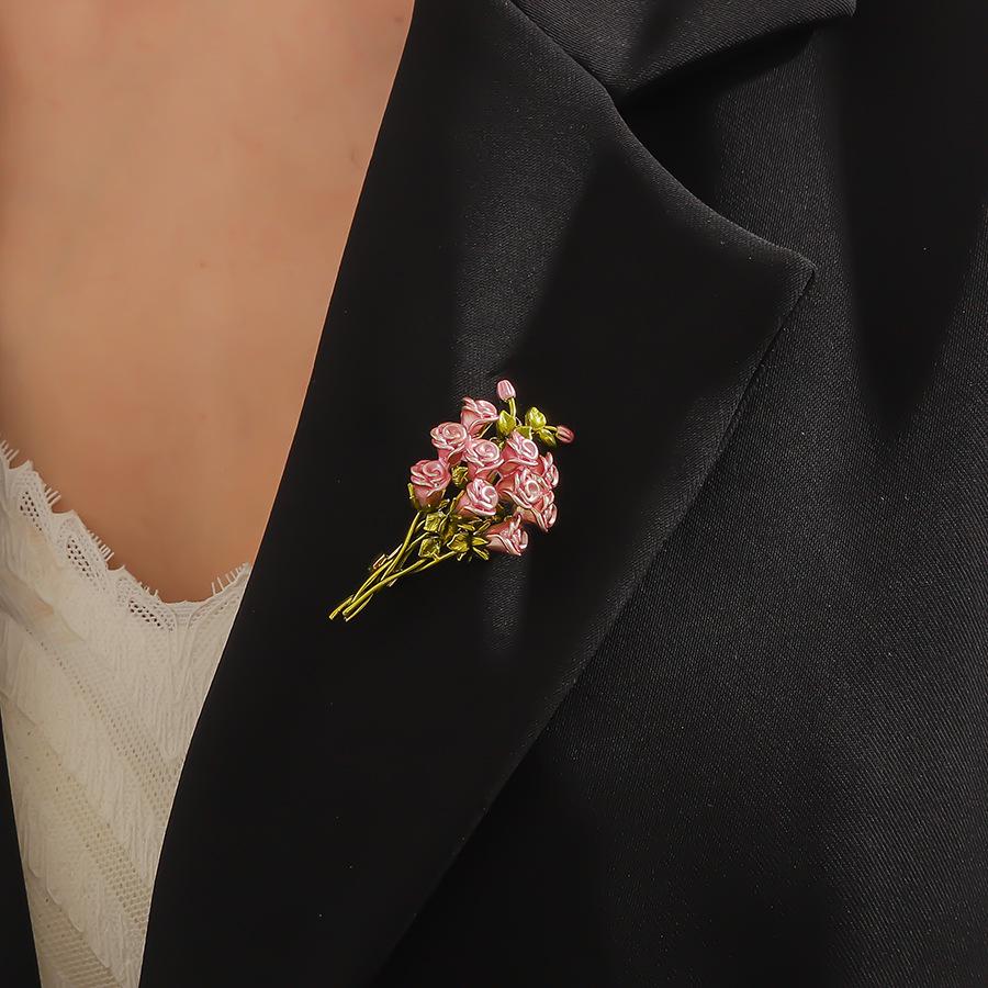 Romantic Rose Enamel Brooch: Oil Painting Style, Creative Country Fashion, Three-Dimensional Flower Design for Women