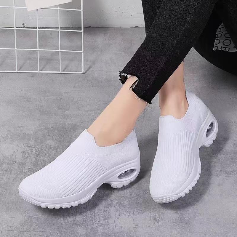 Women's Shoes with Height-enhancing Breathable Soft Sole Lightweight Mother's Shoes Cloth Shoes Versatile and Simple Women's Shoes