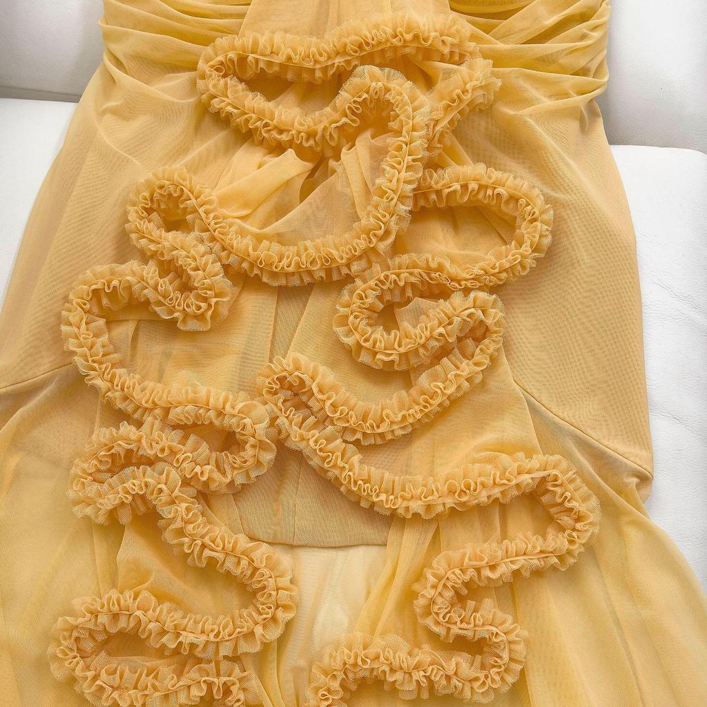 Elegantes Fischgräten-Netzkleid im französischen Stil: Eng anliegendes Abendkleid mit Trägern