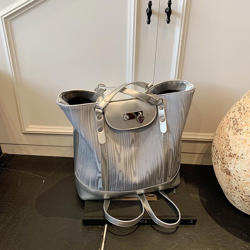 

Универсальная сумка-тоут большой вместимости для поездок на работу, женская, лето 2025, новая модная трендовая сумка-тоут, премиальная сумка через плечо 38*14*30