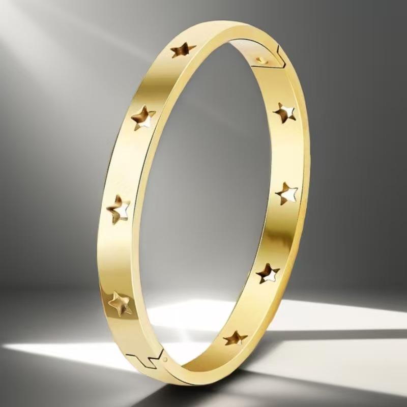 Titanium Stainless Steel Women's Bracelet with Star Ornament - High-End, Light Luxury, Versatile, and Fade-Resistant.