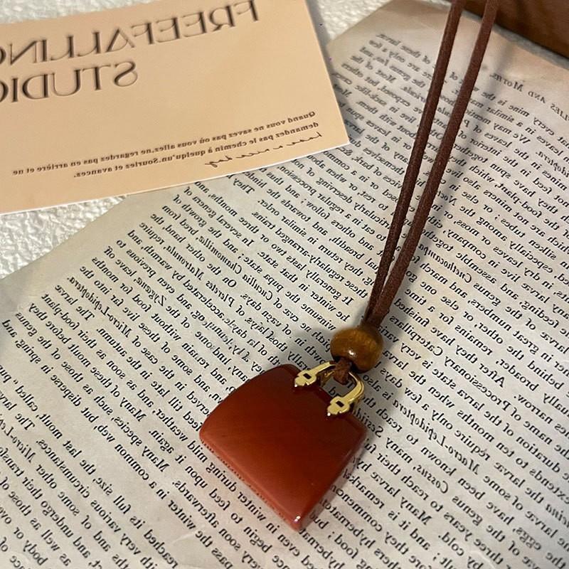 New Chinese leather pendant, fringed necklace, female ethnic style, niche retro sweater chain, fashion and high-end item jewelry.