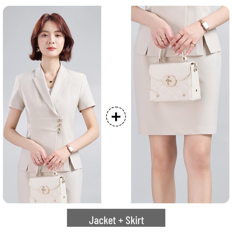 Ensemble jupe et veste à manches courtes gris - Uniforme professionnel pour réception d'hôtel, bureau, bijouterie
