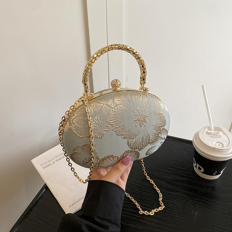 

Fashion new Chinese style light luxury versatile handbag women s foreign style personality temperament chain spring new messenger bag