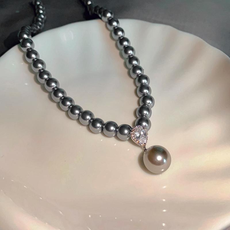 Fashion versatile color matching pearl necklace retro niche high-end sense collarbone chain personality light luxury design sense necklace women
