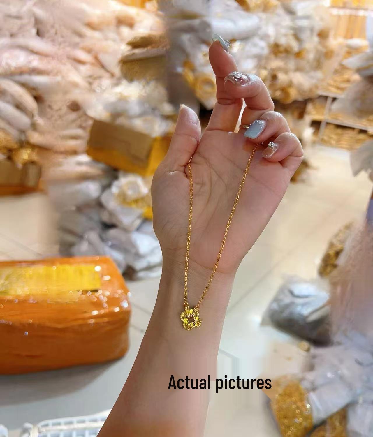 Набор: Ожерелье и Браслет «Клевер с Дробленым Льдом»: Элегантный подарок для девушки