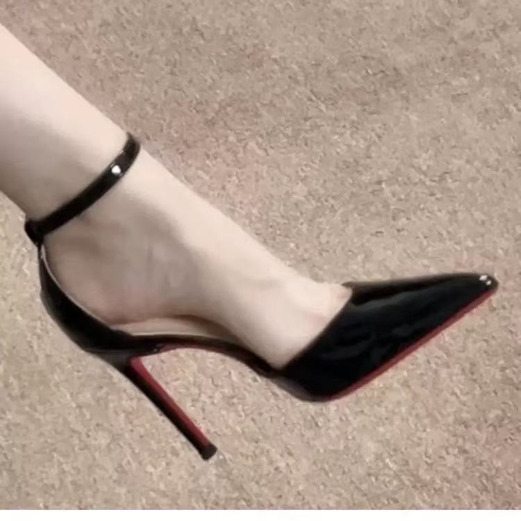 

Summer new hollow fashion sandals women s shoes thin heel temperament buckle high heel sandals 34