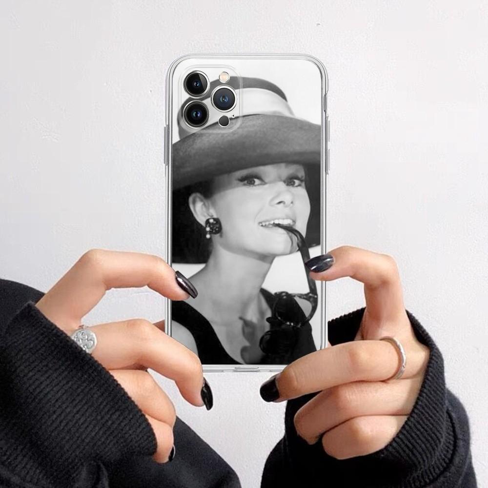 Audrey Hepburn Phone Case for iPhone 16 15 8 7 6 6S Plus X SE XR XS 14 11 12 13 Mini Pro Max Mobile Case