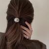 Modische und minimalistische Haarbänder für Damen