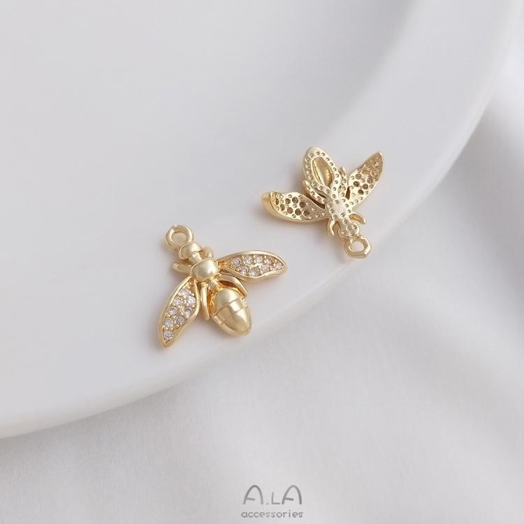 

Кулон-пчела из золота 14 карат с кубическим цирконием: Шарм ручной работы для браслетов, ожерелий и серег