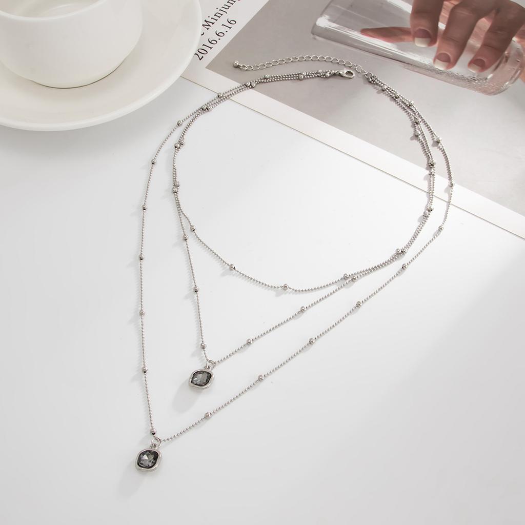 Fashionable Layer Chokers Necklace With Black Acrylic Pendant Delicate Chain Jewelry Gift For Her