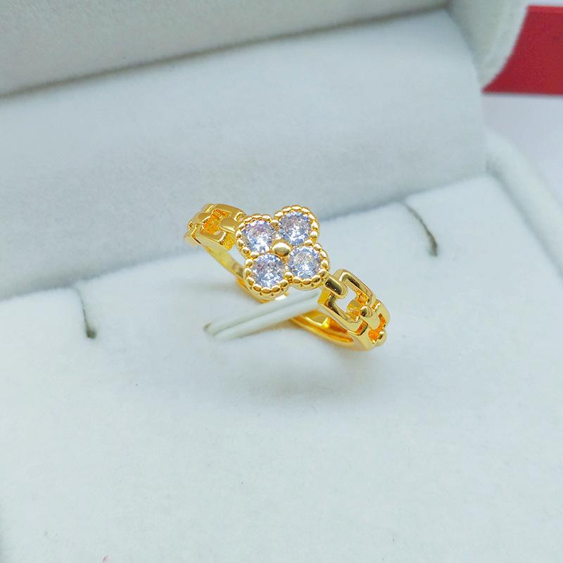 

Modern Clover Minimalist Open Ring In Brass Gold Finish Perfect Accessory Women For білий
