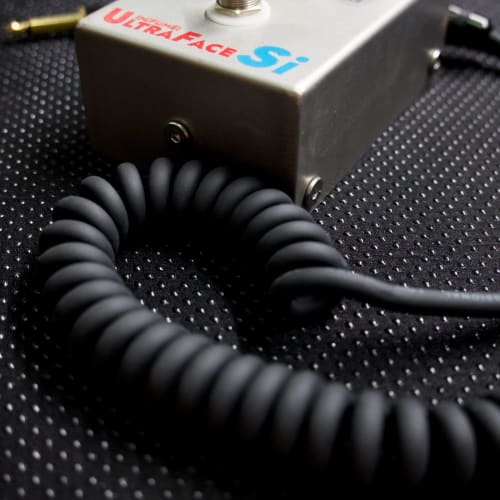 6m Guitar Coiled Cable with Bass Shield, L-S Type, 6.35mm Stereo Plug, Pancake Connector, Instrument Cable (Black)