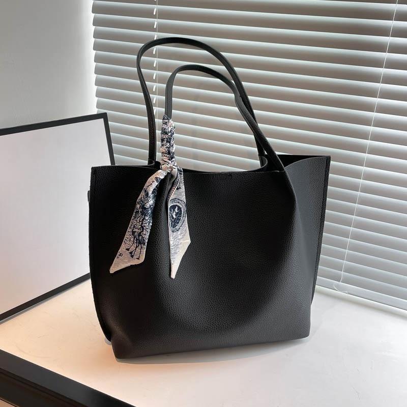 Large capacity Fashionable Ladies' Commuter Style Shoulder Bag Bucket Bag