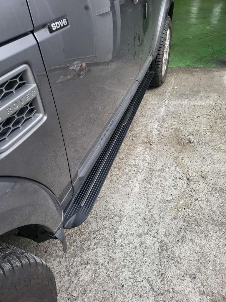 Land Rover Discovery 3/4 Running Boards: Fits 2005-2016 Models, Original Style Side Steps