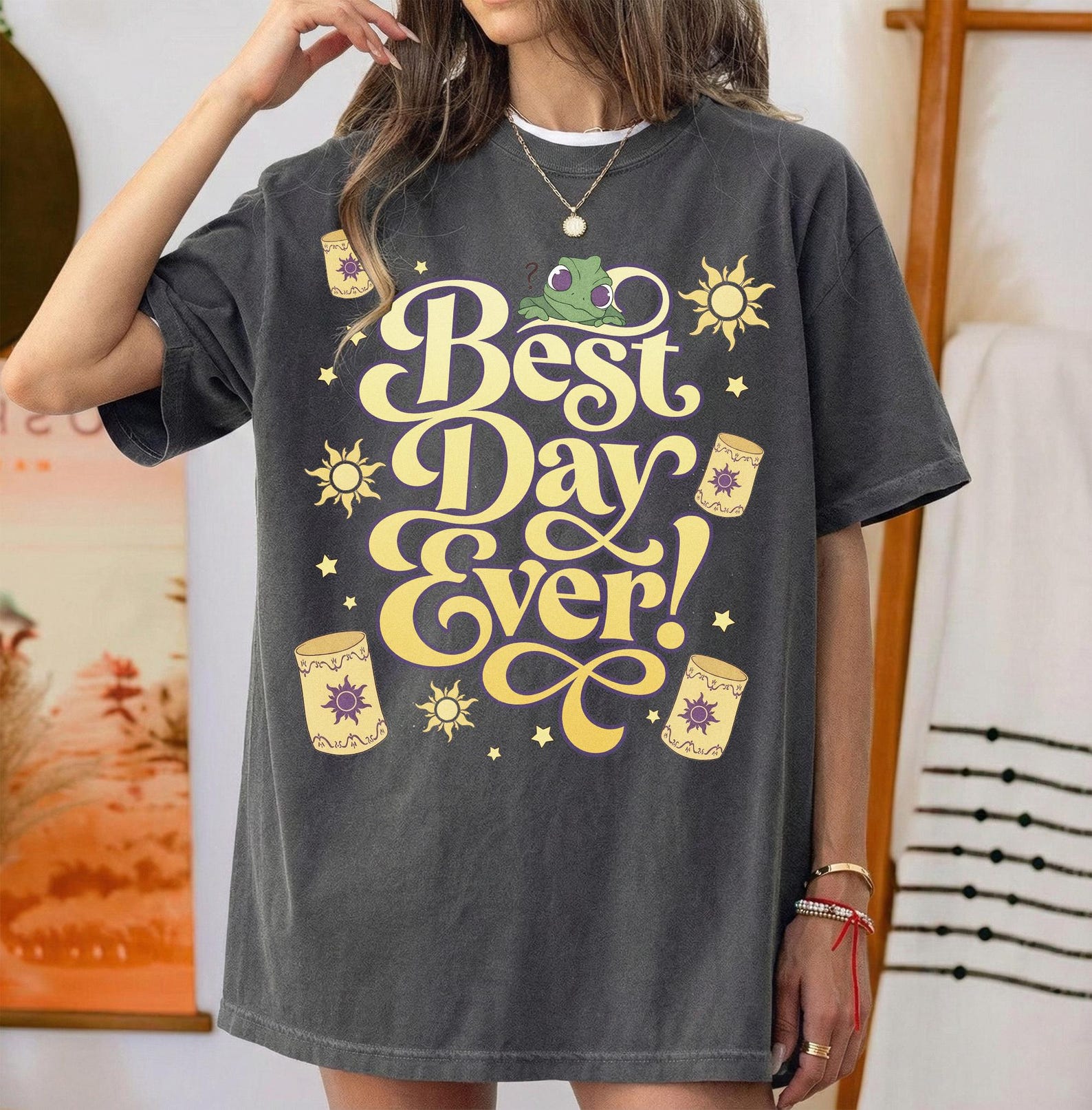 Tangled Pascal Lantern Shirt, Rapunzel Tee, Magic Kingdom Castle Top, Disneyland Gift M