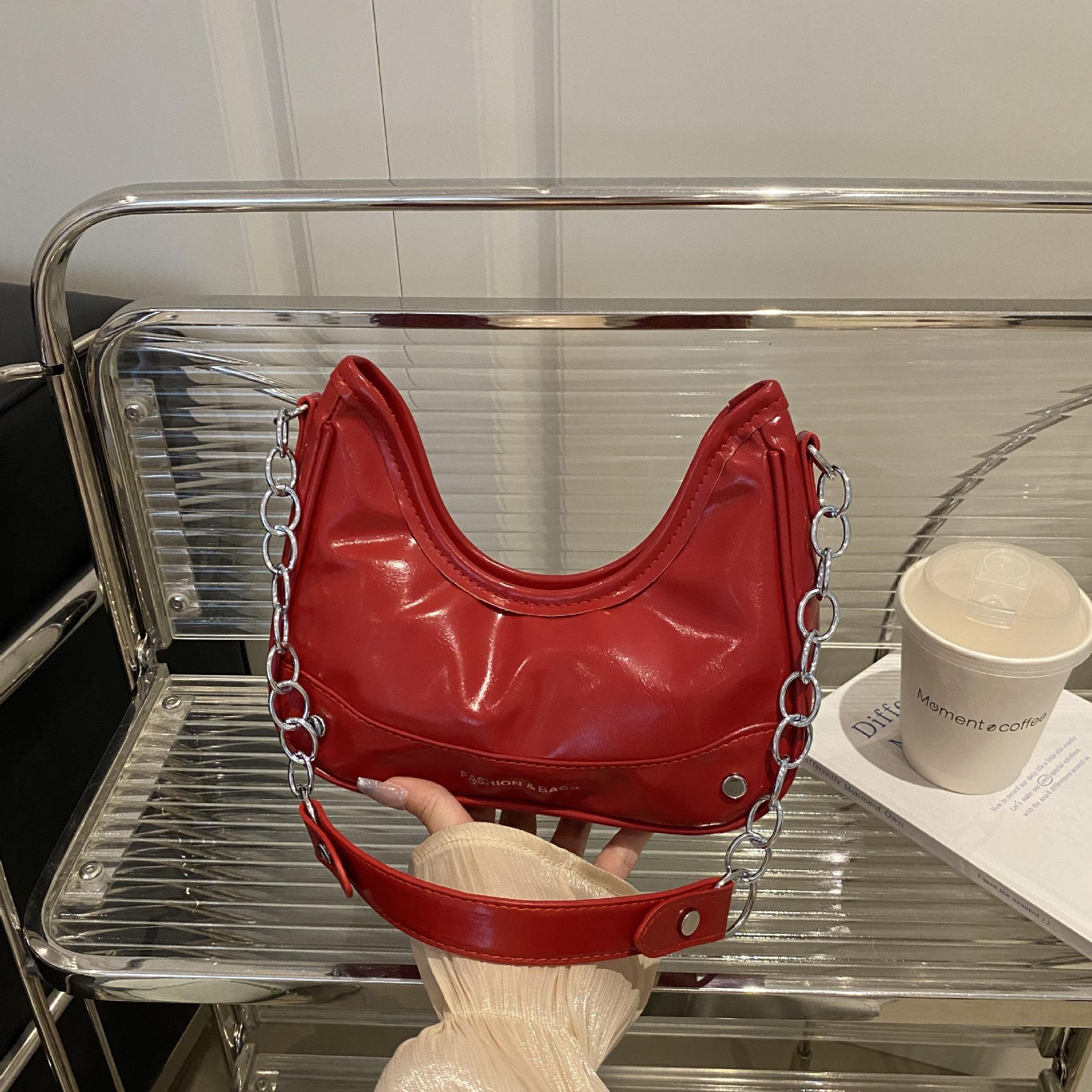 

2025 new niche design single shoulder women s bag high-end texture retro glossy bag chain underarm handbag bag красный