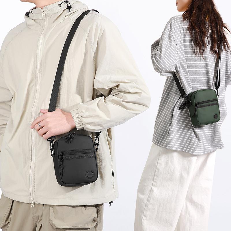 Minimalist Crossbody Bag for Men & Women – Compact Urban Shoulder Bag with Multiple Pockets & Adjustable Strap – Ideal for Daily Use & Travel