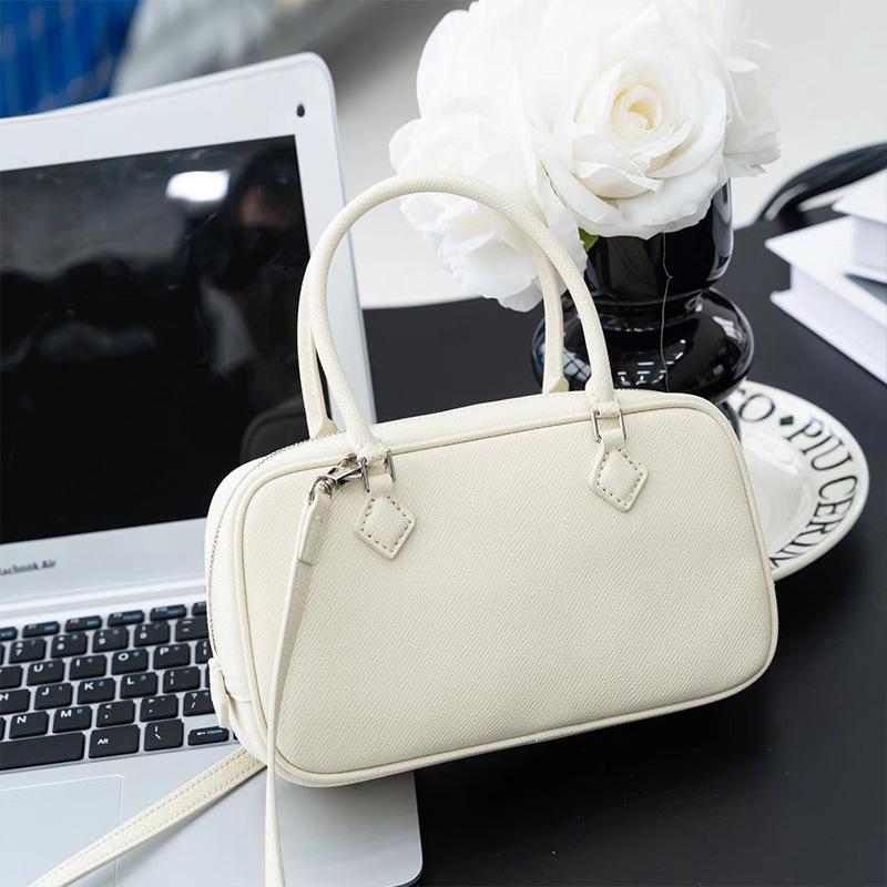 2025 Simple Elegant Genuine Leather Handheld Pillow Bag for Women High-End Commuting Casual Feather Bag Boston Small Square Bag