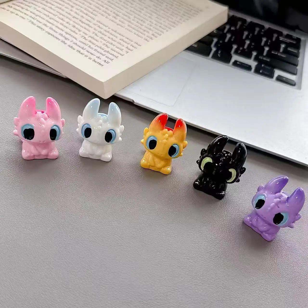 4PCS Mini Dragon Figurines Ornament Cute Cartoon Miniatures Car Dragon Figurines Lovely Cute Dragon Micro Landscape Ornament Automotive Interior 3cm opp bag