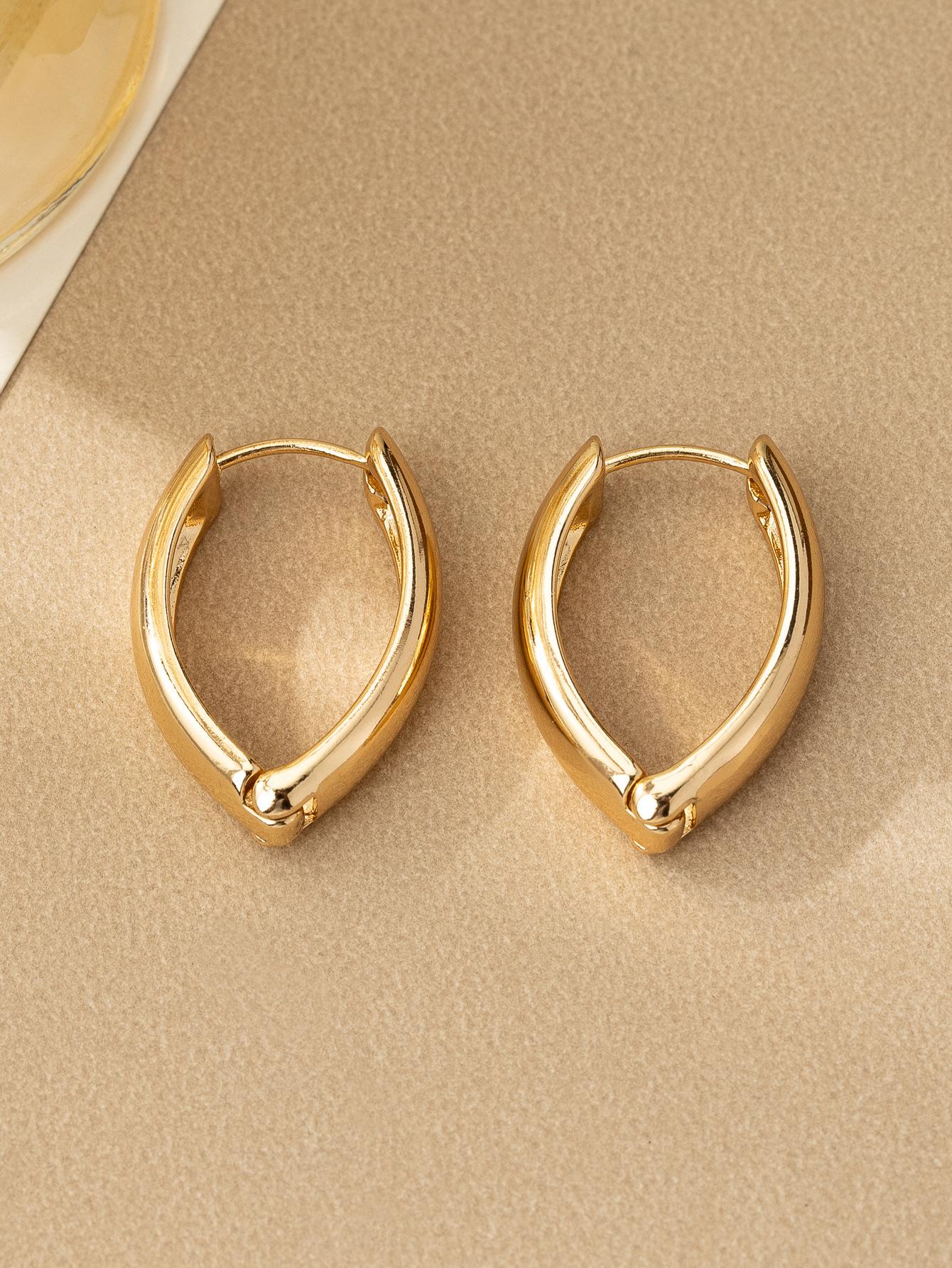 Блестящие серьги-гвоздики V-образной формы, простые и изысканные, элегантные и милые, модные серьги