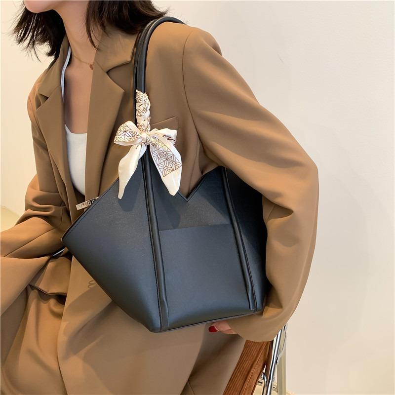 Spring and Summer Temperament New Large-capacity Bag Simple Solid Color Commuter Shoulder Bag Fashionable Underarm Bag Tote Bag