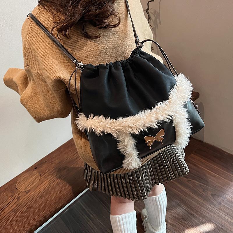 Retro casual large-capacity bag women's 2025 new autumn and winter fashion plush backpack student class big bag