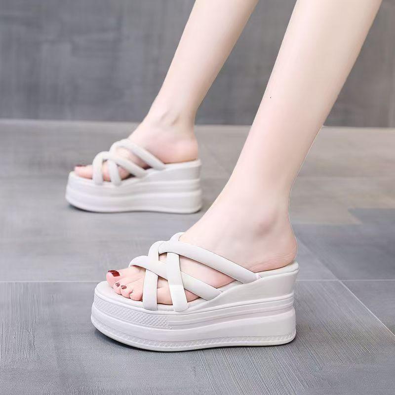 

Тапочки на каблуке с уклоном, женские, на открытом воздухе, 2025, новые летние модные яркие бриллиантовые универсальные тапочки с толстой подошвой, женская обувь 40