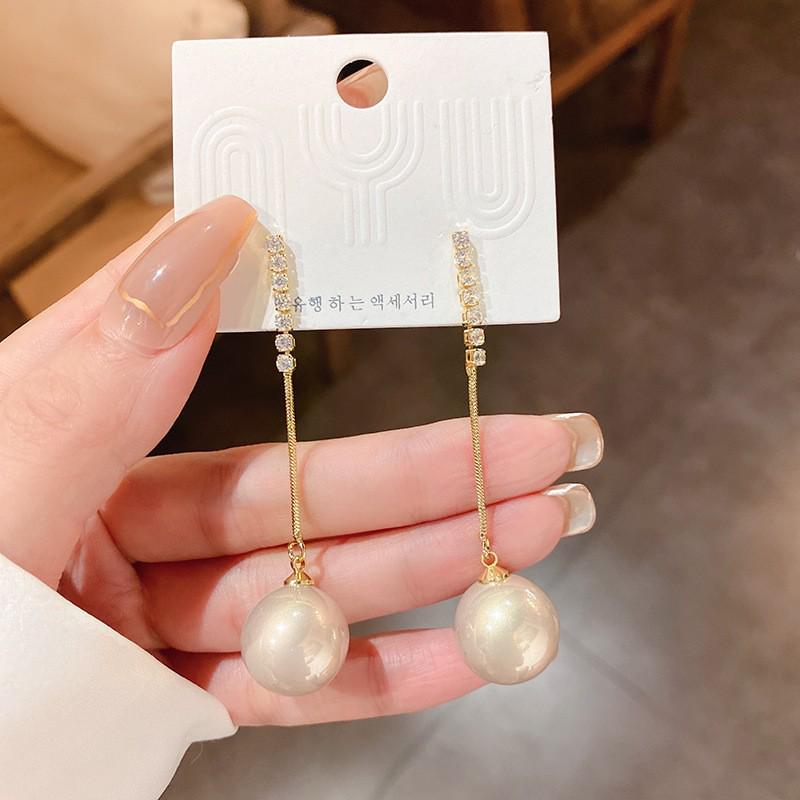 French Baroque Pearl Flower Tassel Earrings: Elegant Silver Needle Studs with a Light Luxury Touch
