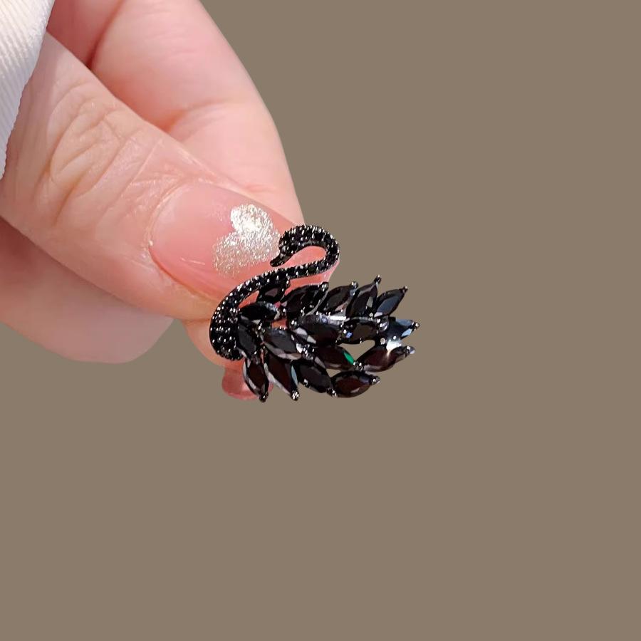 

Exquisite Luxury Gold Color Shiny Zircon Crystal Little Swan Brooches for Women Fashion Cute Clothes Pin Jewelry Accessory Gifts