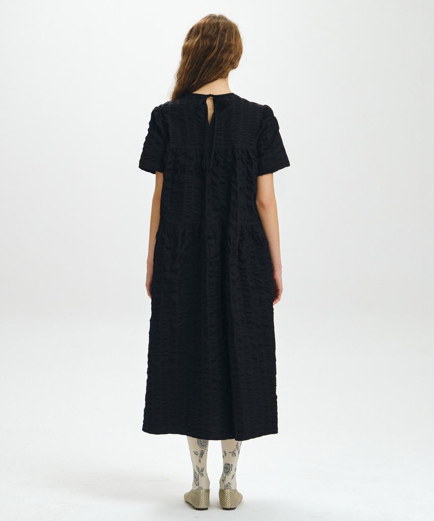 Mais Half Sleeve Seersucker Maxi Dress / Black