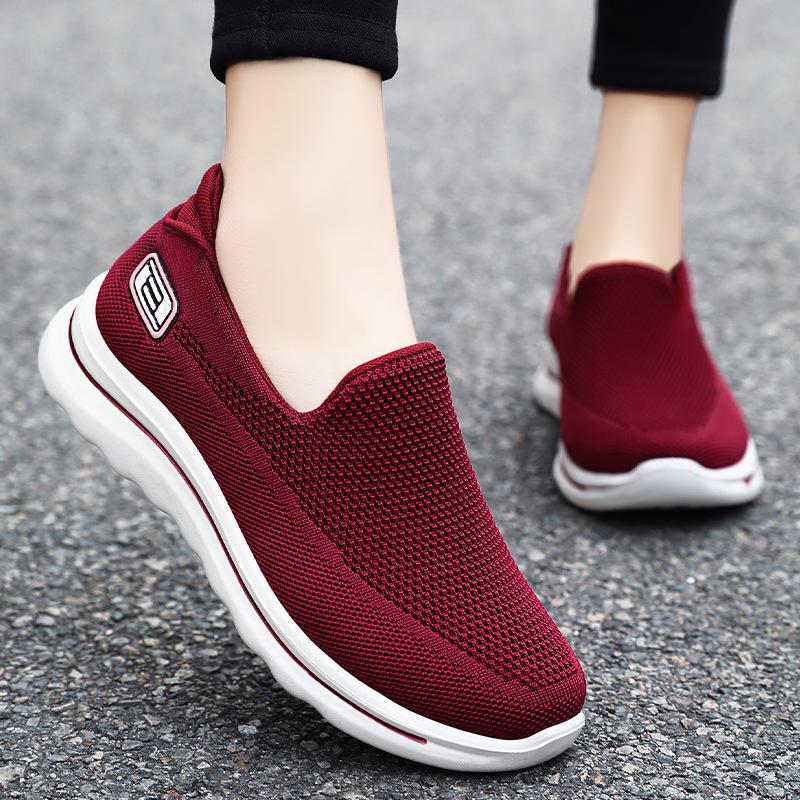 

Shoes for women are comfortable and breathable in summer, and for middle-aged and elderly people, one-pedal sports shoes with soft soles are not tired 36