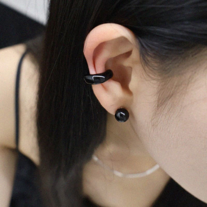 APIOH ONIX BALL EARRING