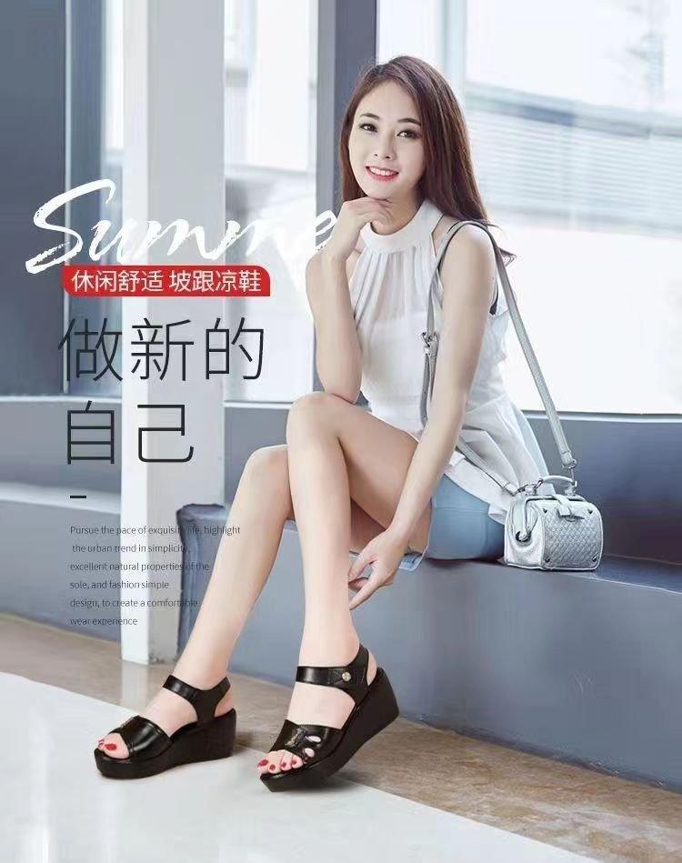 Roman sandals women's 2025 summer new middle-aged thick-soled wedge heel comfortable medium heel non-slip soft-soled mother women's shoes