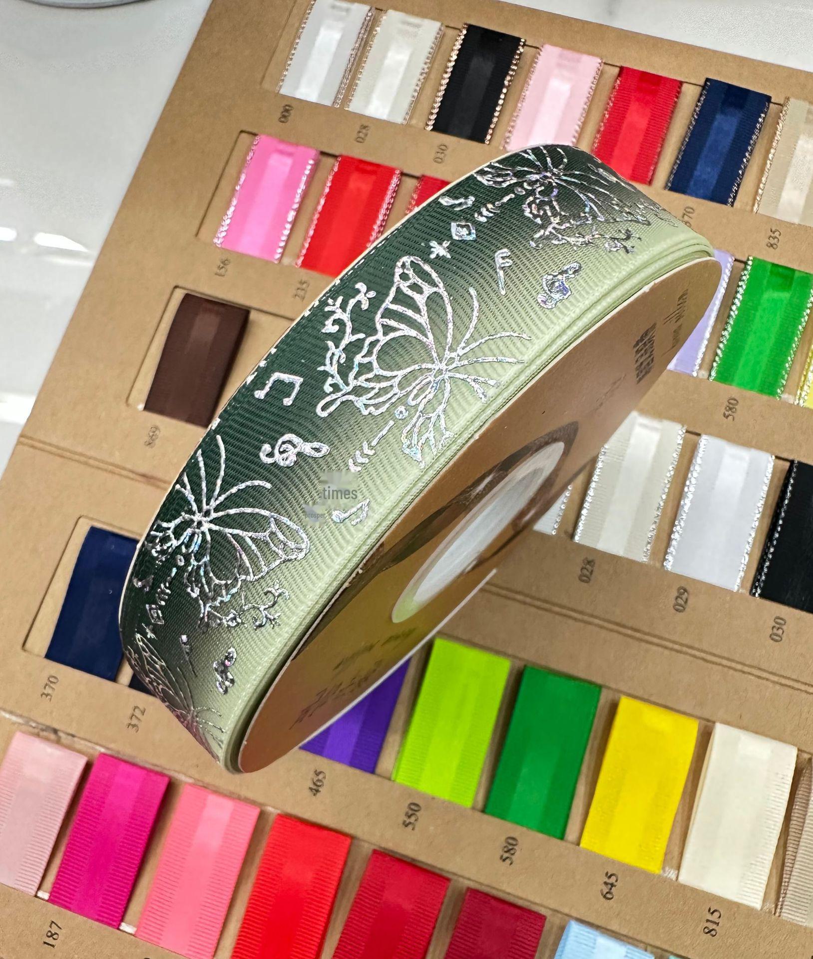 

Лента с бабочками серебряного цвета с лазерной печатью 2,5 см для самостоятельного украшения праздников