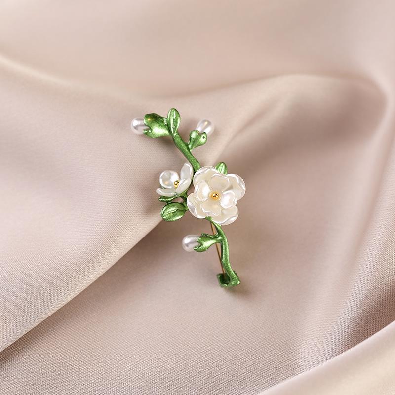 Elegant Pearl Brooch for Women's Suits - High-End Jewelry Pin