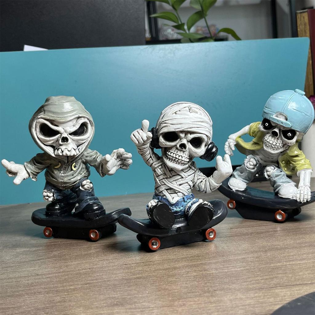 Scary Resins Skeleton Sculpture Funny Skateboarding Skull Figurine Ornament for Halloween Party Desktop Decoration