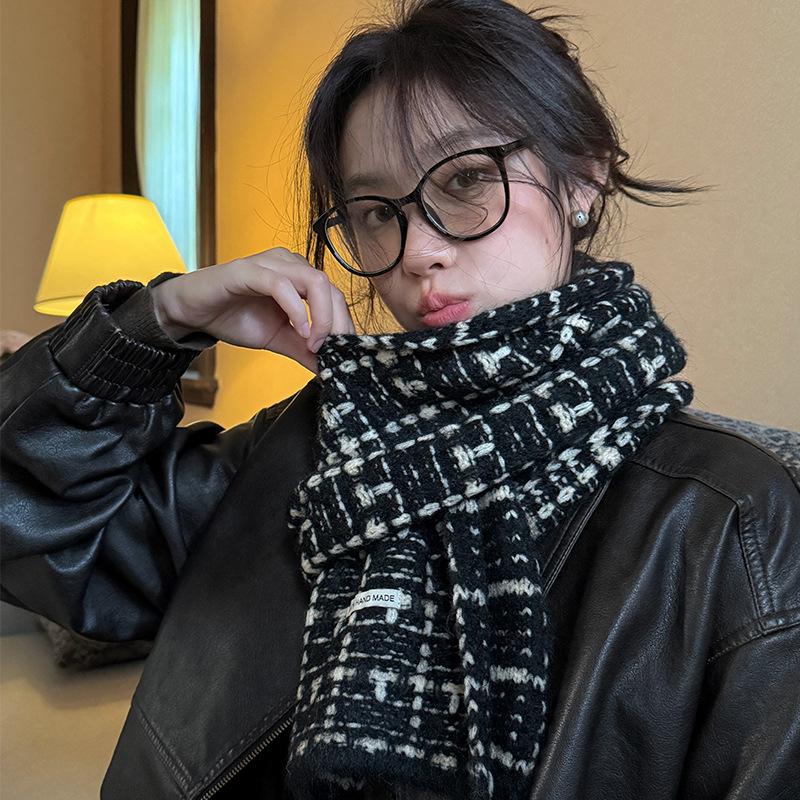 Black and white plaid scarf women's autumn and winter versatile high-end scarf student warm and cold-proof couple