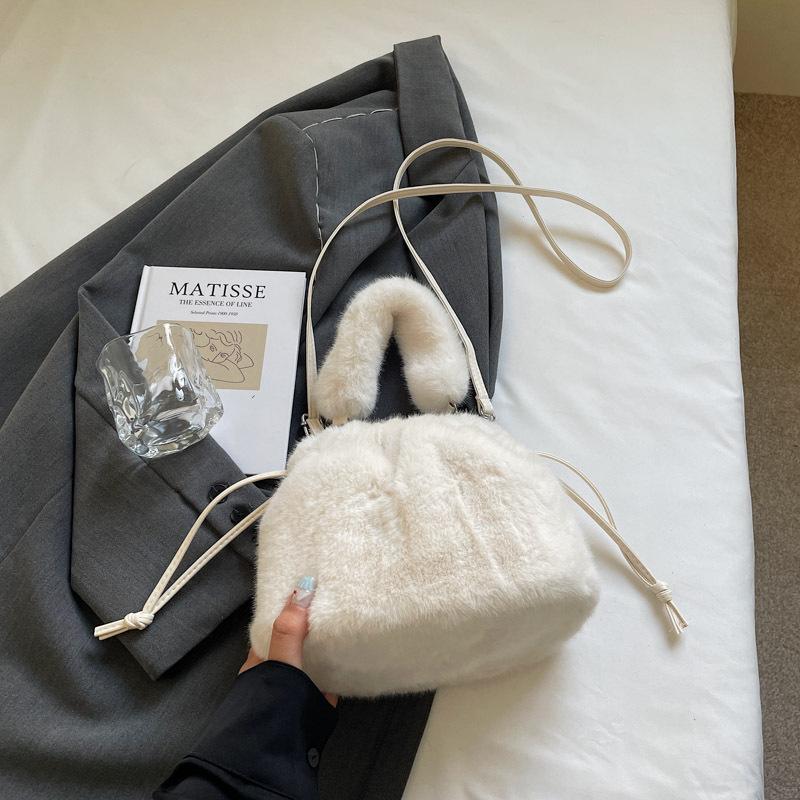 Popular Autumn and Winter New Large-capacity Bags Women's Shoulder Underarm Plush Bags Fashionable Foreign Style Messenger Commuter Bucket Bags