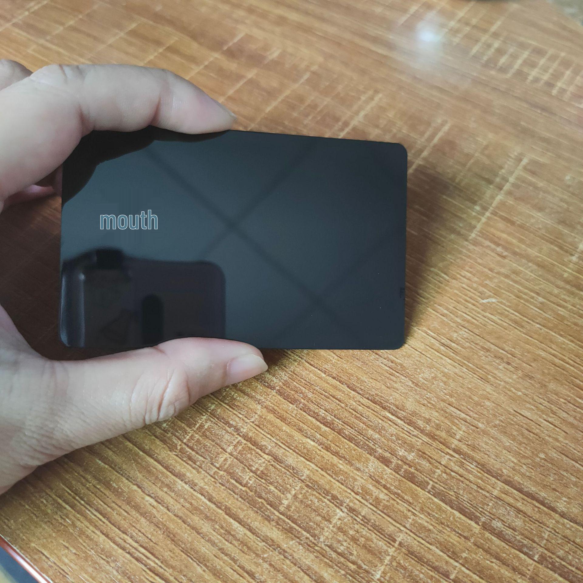 

Преміальна кредитна картка з нержавіючої сталі 304 з покриттям із 24-каратного золота з IC-чіпом та магнітною смугою