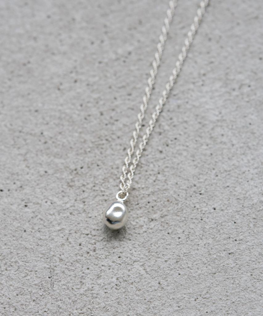 Touchéd Pebble Necklace 02
